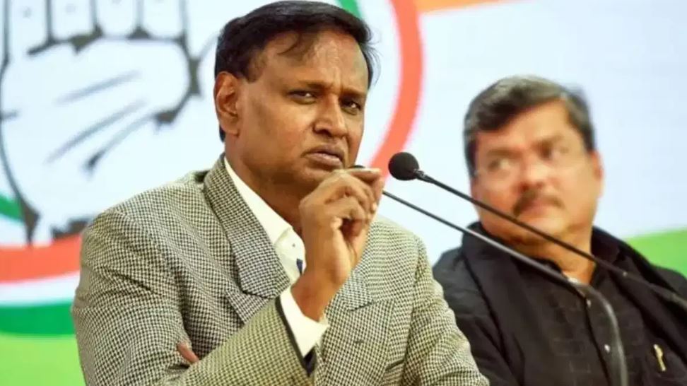 बीजेपी के दो सबसे बड़े एटीएम अंबानी और अडानी, कांग्रेस ने किया पलटवार