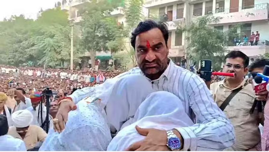 अनीता चौधरी हत्याकांड, हनुमान बेनीवाल ने धरनास्थल से सरकार को दी चेतावनी