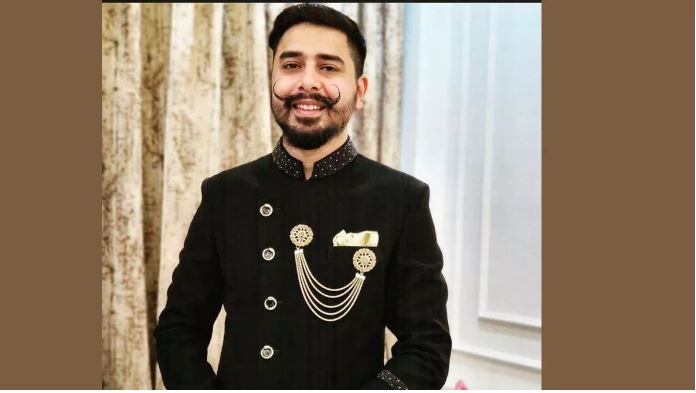 तेज रफ्तार कार अनियंत्रित होकर डिवाइडर से टकराई, आगरा के दो युवकों की मौत