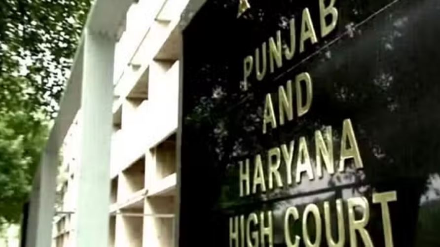 हाईकोर्ट ने रद्द की 20 साल की सजा: भीड़ भरी जगह से आरोपी के साथ निकली थी पीड़िता