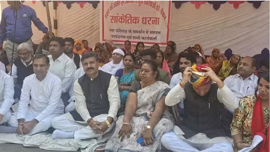 जूली ने भाजपा पर साधा निशाना, बोले- 250 रुपये वाला पेंट का डब्बा लेकर नाम बदलने से विकास नहीं होगा