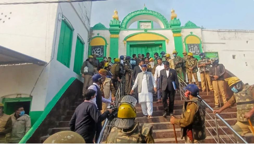 मस्जिद की सर्वे रिपोर्ट आज नहीं होगी कोर्ट में पेश, संभल में अलर्ट पर पुलिस