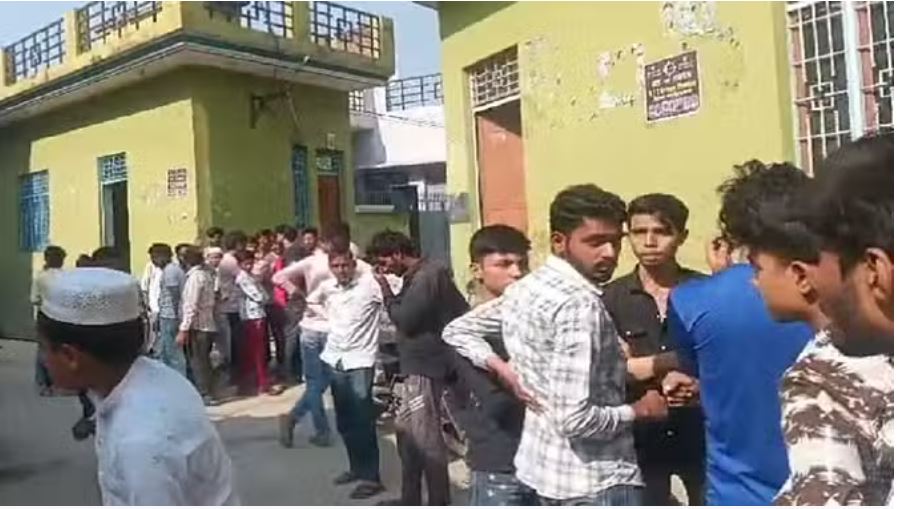 मुजफ्फरनगर: बारात की कार ने बच्ची को कुचला, सड़क पर पड़ी थी लाश