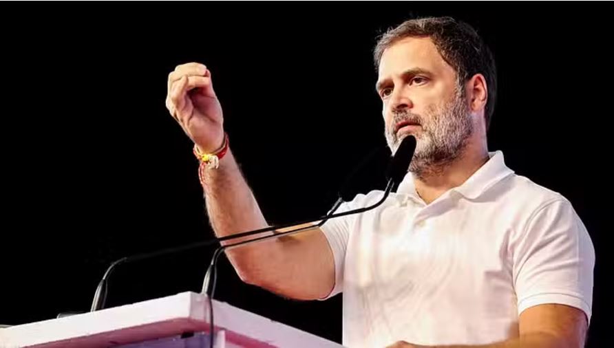 राहुल गांधी ने भाजपा पर संविधान को कूड़ेदान में डालने की कोशिश करने का लगाया आरोप
