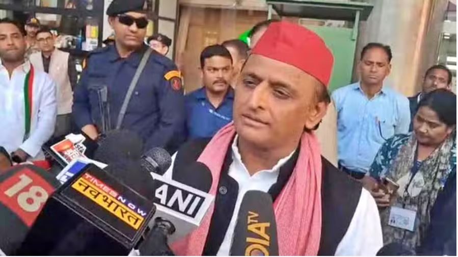 कई अफसर यूपी का पैसा लूटकर राजस्थान में इन्वेस्ट कर रहे: अखिलेश