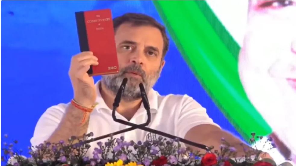 ये संविधान खाली नहीं, उन्हें क्या पता जिन्होंने पढ़ा नहीं: राहुल गांधी ने बीजेपी पर कसा तंज