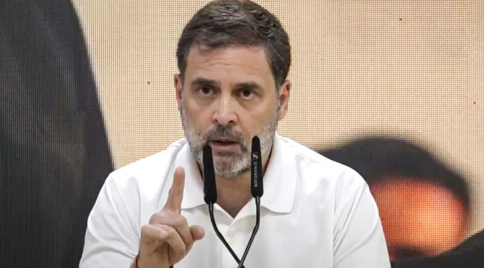 जेंटलमैन को जेल में होना चाहिए, राहुल ने फिर की अडानी की गिरफ्तारी की मांग