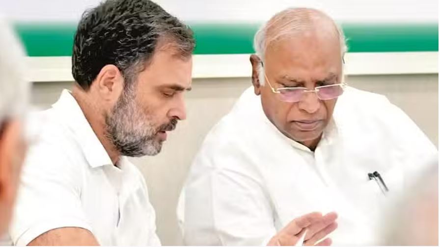एनडीए की सुनामी में धराशायी हुई कांग्रेस, महाराष्ट्र में मिली अब तक की सबसे बड़ी हार