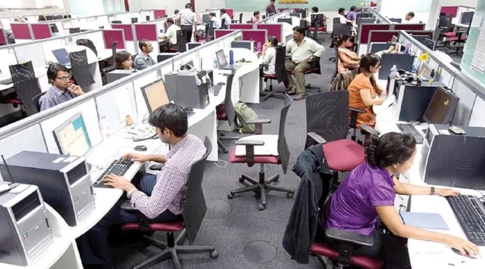 50% सरकारी कर्मचारी करेंगे वर्क फ्रॉम होम, प्रदूषण के चलते आतिशी सरकार का फैसला