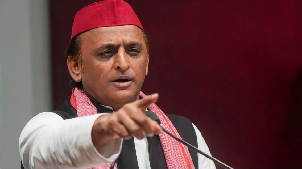 कुंदरकी से लखनऊ आ रहे समर्थकों को रोकने पर भड़के अखिलेश यादव