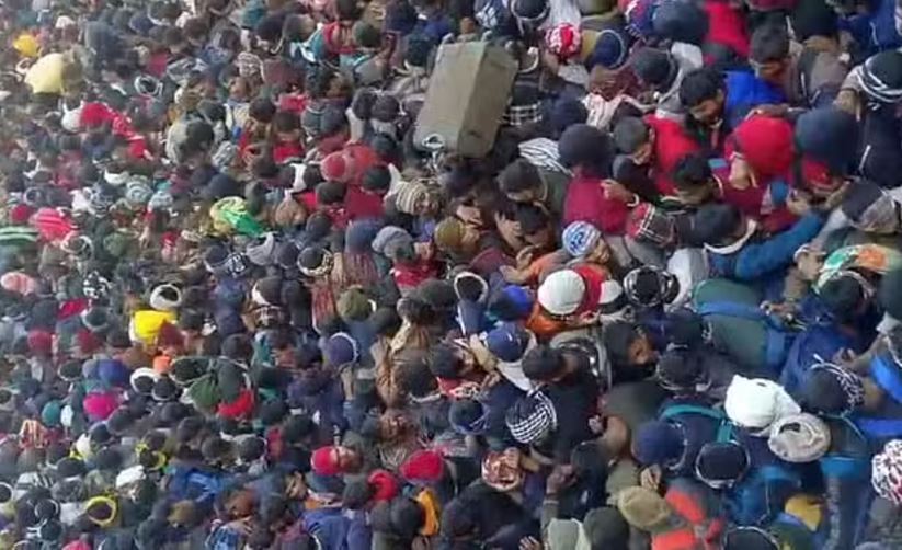 पिथौरागढ़: गेट तोड़कर भर्ती स्थल में घुसे युवा, मची भगदगड़, दो घायल