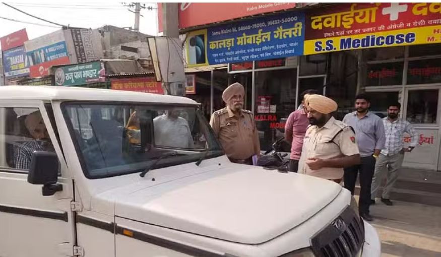 हरियाणा में पंजाब पुलिस की कार्रवाई: रतिया में मेडिकल स्टोर पर मारा छापा