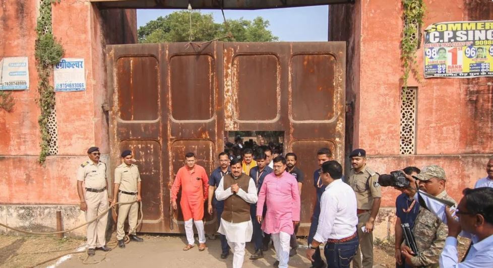 मजदूरों के हित में खड़ी है सरकार, ग्वालियर पहुंच मोहन यादव ने किया निरीक्षण