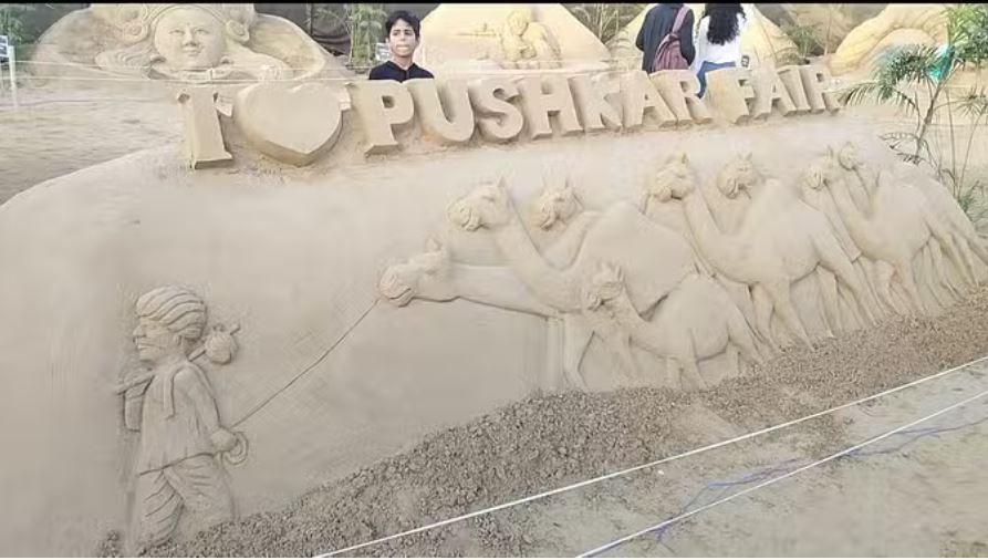 अजमेर: पुष्कर मेले में सैंड आर्टिस्ट अजय रावत का जलवा, बनाईं 17 बेहद खास आकृति