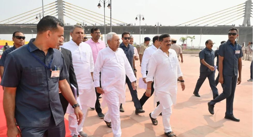 बेगूसराय पहुंचे नीतीश कुमार, सिमरिया घाट पर छठ महापर्व की तैयारियों का लिया जायजा