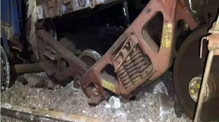 तेलंगाना में पटरी से उतरे मालगाड़ी के 11 डिब्बे, 37 ट्रेंने हुईं रद्द