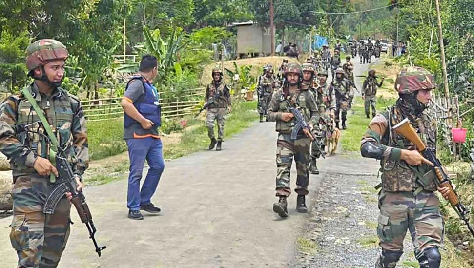 मणिपुर में तनाव, आर्मी कैंप में काम करने वाला युवक लापता, मैतई समुदाय ने किया चक्काजाम