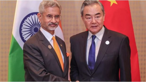 चीन के विदेश मंत्री से मिले एस जयशंकर, विवाद पर समझौते के बाद हुई पहली हाईलेवल मीटिंग