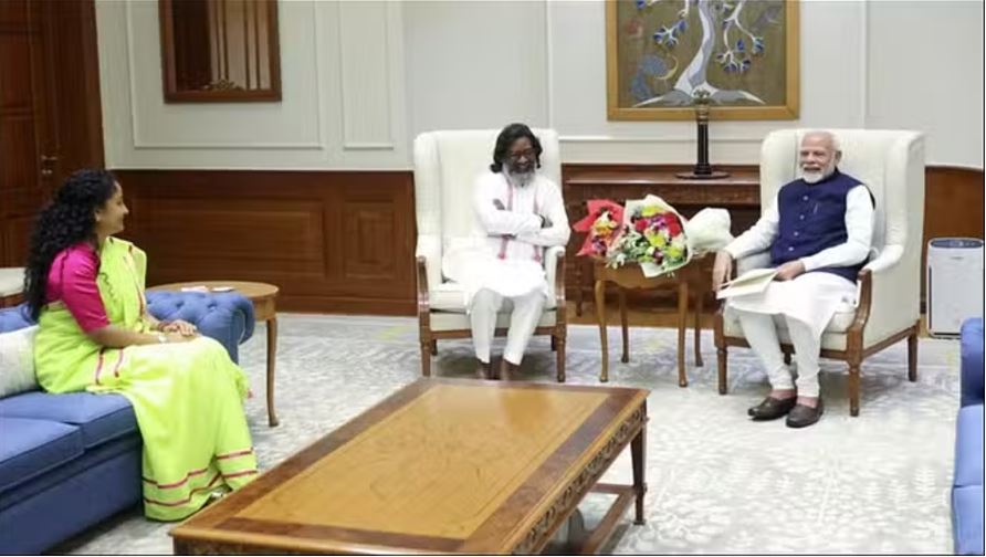 पीएम मोदी से मिले हेमंत-कल्पना सोरेन, बोले- हम यहां आशीर्वाद लेने आए हैं
