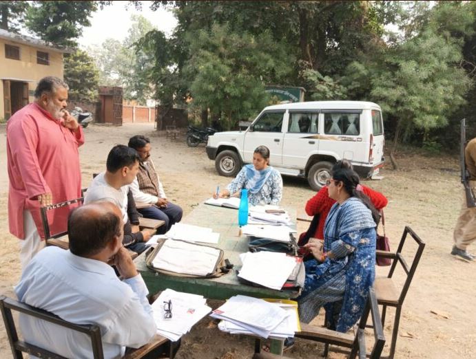 खतौली: उपजिलाधिकारी मोनालिसा जौहरी ने किया बूथों का निरीक्षण
