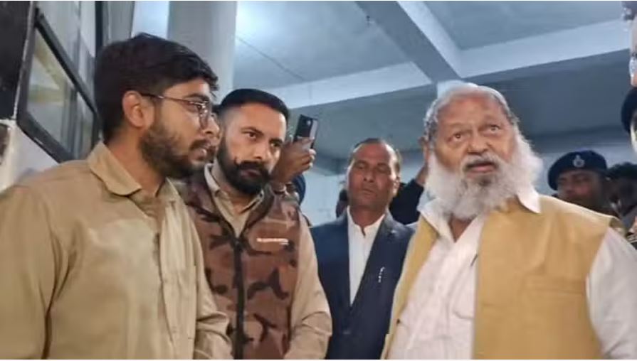 एक्शन में विज: बस स्टैंड में खामियां, मंत्री ने प्रबंधक, चालक किए सस्पेंड