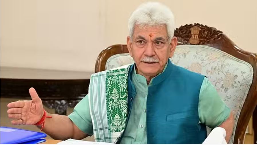 कश्मीर में आतंकियों के मददगार को एलजी ने किया बर्खास्त