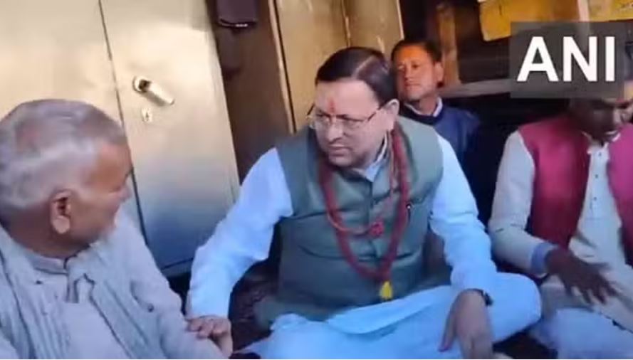 त्रियुगीनारायण मंदिर में की सीएम धामी ने पूजा-अर्चना, लोगों से किया संवाद