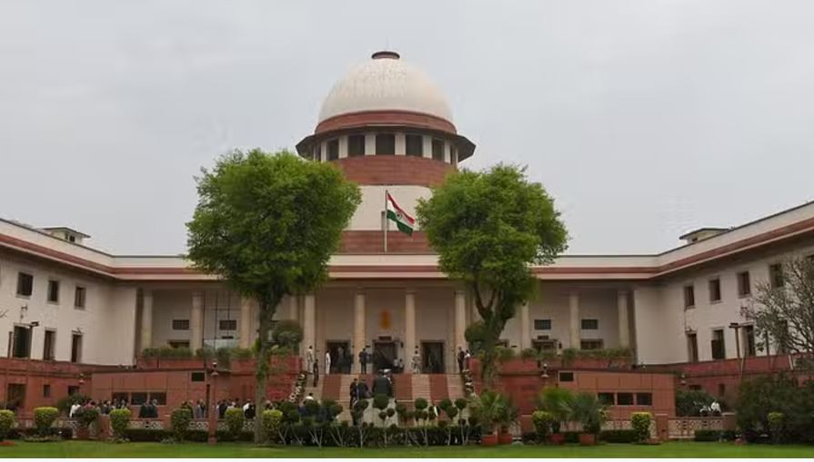 एससी: संविधान में समाजवादी-धर्मनिरपेक्ष जैसे शब्द जाेड़ने के केस में फैसला सुरक्षित