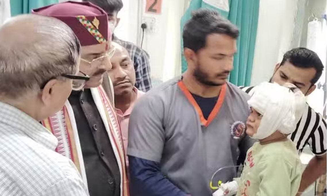 अल्मोड़ा हादसा: माता-पिता को खोने वाली मासूम की जिम्मेदारी लेगी धामी सरकार