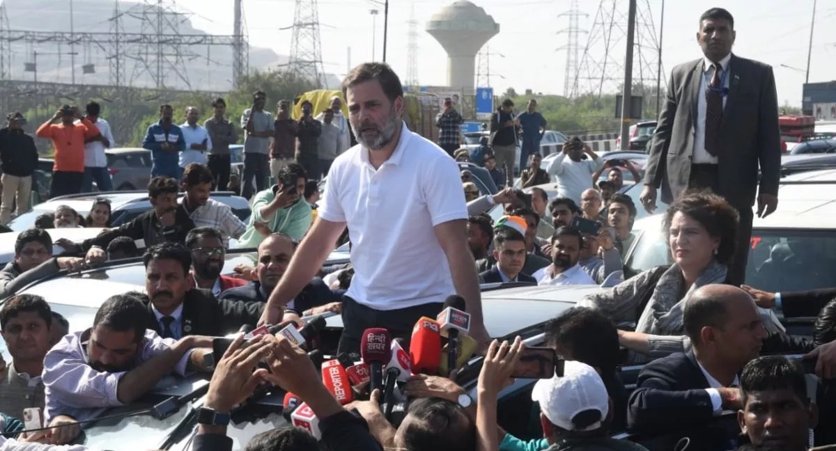 राहुल-प्र‍ियंका की संभल जाने की सारी कोशि‍शें नाकाम, गाजीपुर बॉर्डर से वापस लौटे द‍िल्‍ली