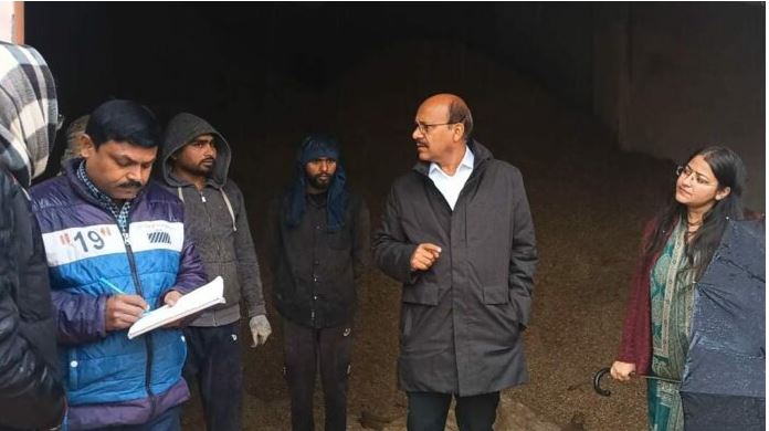 मुजफ्फरनगर: जिलाधिकारी ने किया वृहद गौ संरक्षण केंद्र का आकस्मिक निरीक्षण