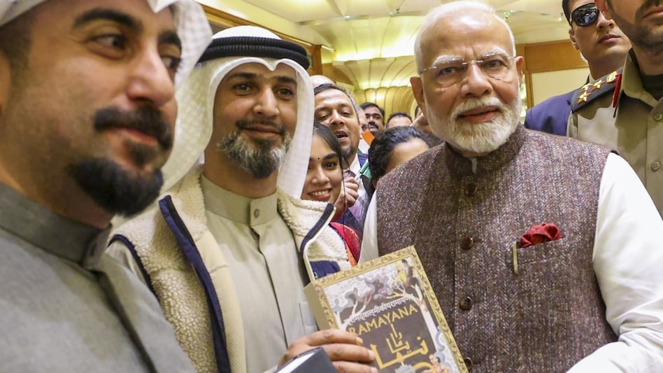 पीएम मोदी ने रामायण और महाभारत के अरबी अनुवादकों से की मुलाकात