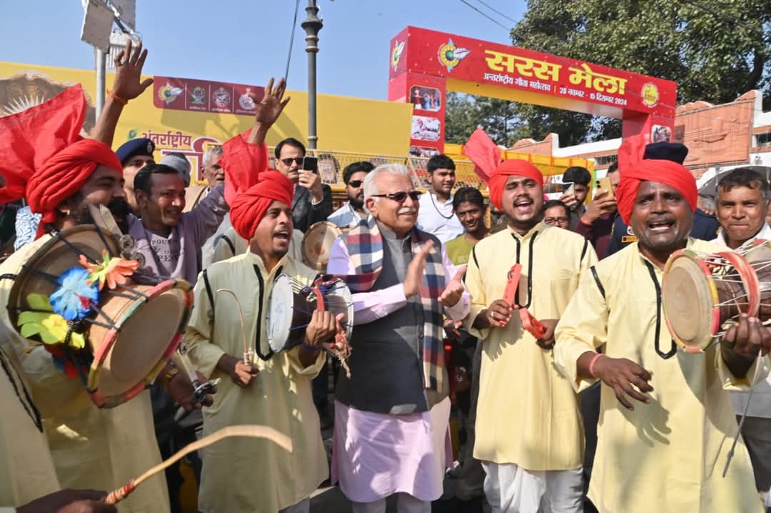 कुरुक्षेत्र पहुंचे मंत्री मनोहर लाल: शिल्प व सरस मेले का किया अवलोकन
