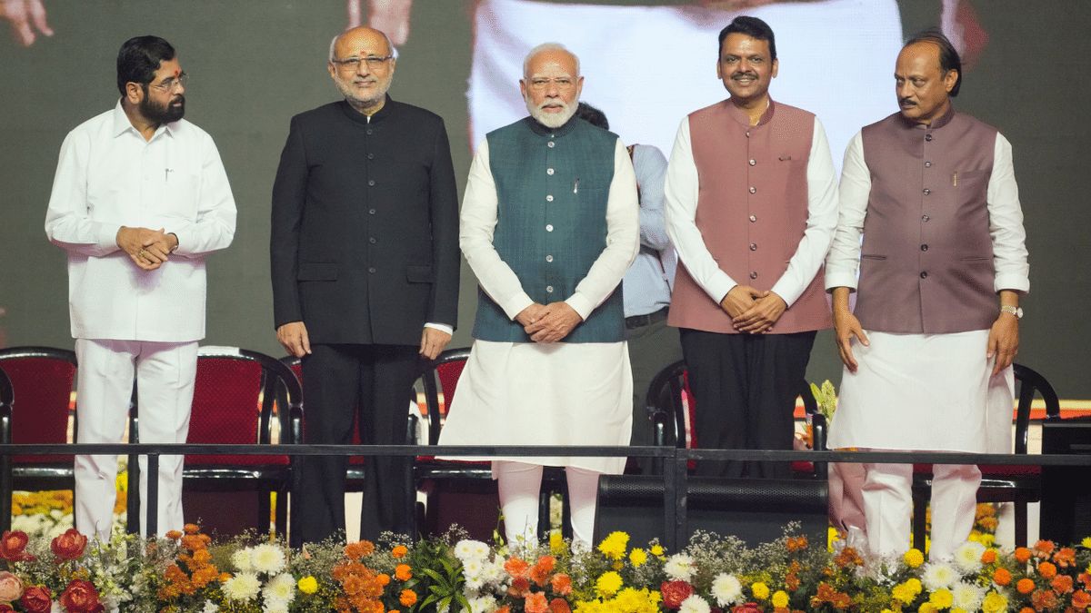 देवेंद्र फडणवीस ने ली सीएम पद की शपथ, शिंदे-पवार बने डिप्टी सीएम