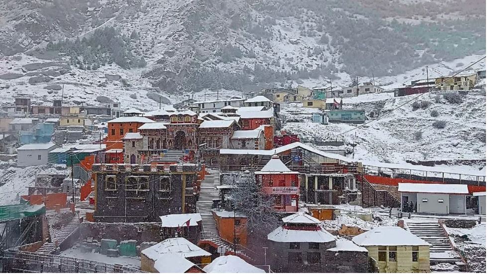 पाइप में जमा पानी, माइनस 9 डिग्री पहुंचा तापमान, श्रीनगर से लद्दाख तक बर्फबारी