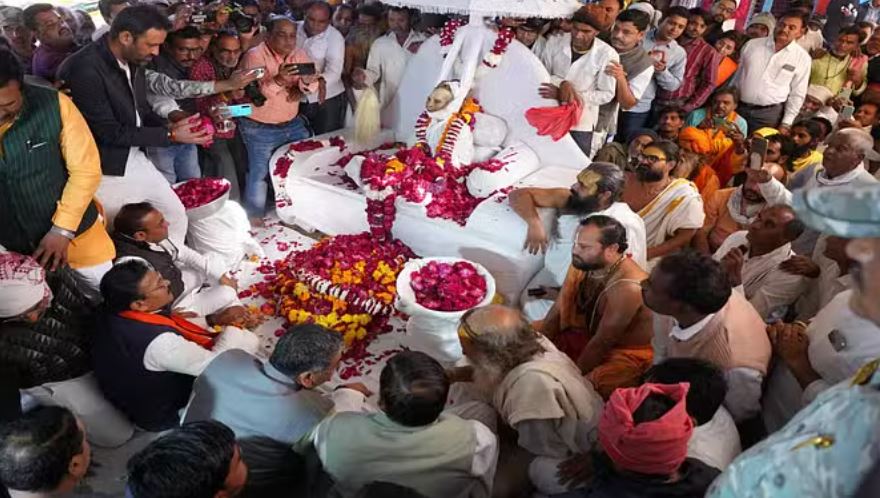  संत सियाराम बाबा पंचतत्व में विलीन, मोहन यादव समेत लाखों श्रद्धालुओं ने नम आंखों से दी विदाई