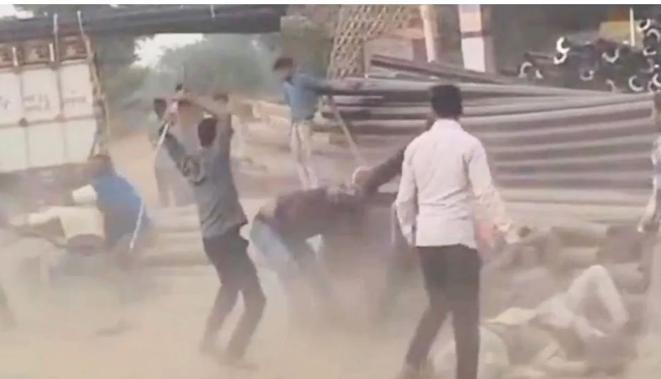 हरदोई में हाईवे पर ‘संग्राम’, खूब चले लाठी-डंडे