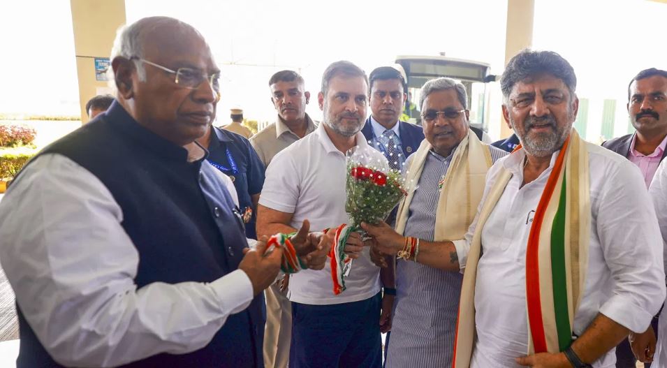 ताकि बात न आए बाहर… कांग्रेस की बैठक में नेताओं से ले लिए गए मोबाइल