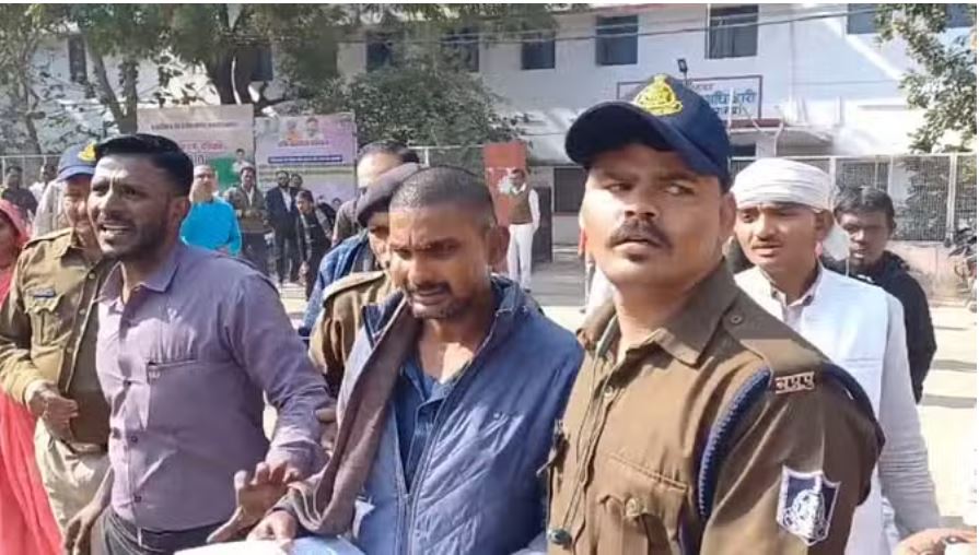 छतरपुर: जनसुनवाई में आत्मदाह का प्रयास, न्याय न मिलने का युवक ने लगाया आरोप