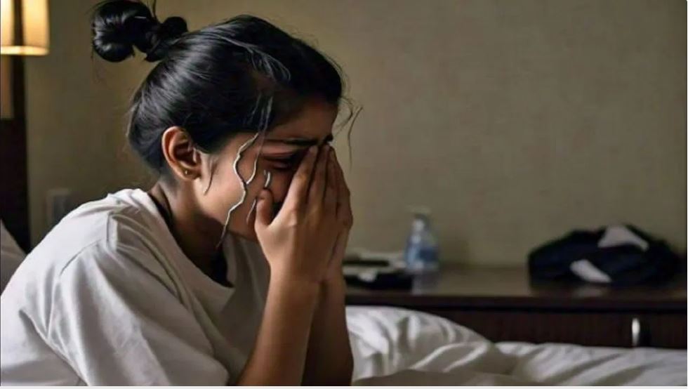 होटल के कमरे में अकेली थी लड़की, अचानक घुस आए 5 लड़के, 75 दिन बाद…