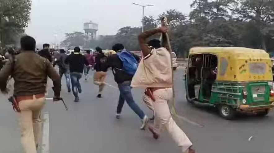 बिहार: बीपीएससी अभ्यर्थियों पर पुलिस ने फिर किया लाठीचार्ज