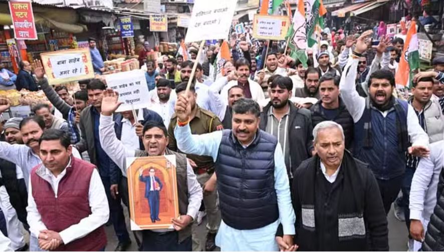 अलवर: बाबा साहेब के अपमान के विरोध में कांग्रेस ने किया पैदल मार्च