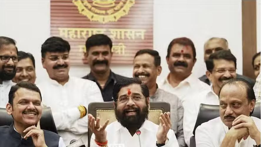 महाराष्ट्र: 'सीएम का नाम तय, बस शीर्ष नेतृत्व की मंजूरी का इंतजार'