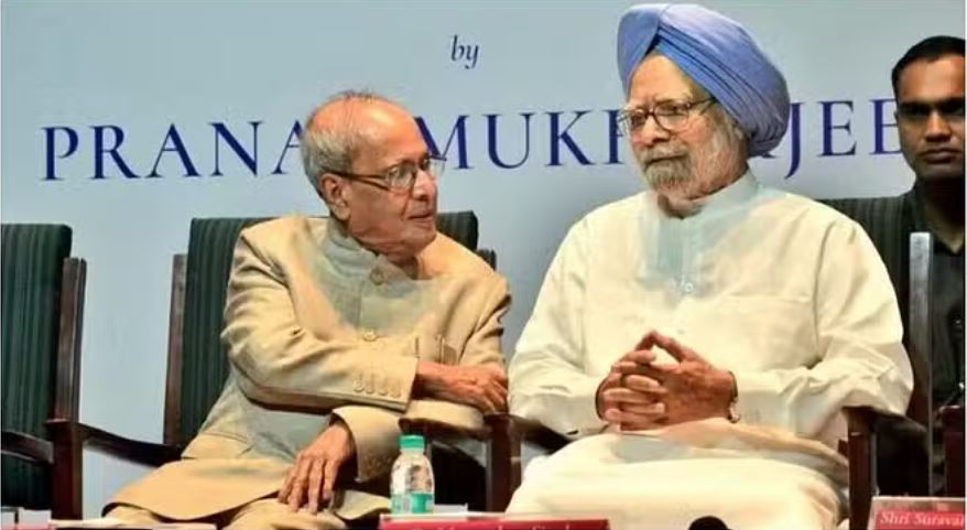  'जब बाबा गुजरे थे, तब...' मनमोहन सिंह के स्मारक विवाद पर छलका प्रणब मुखर्जी की बेटी का दर्द