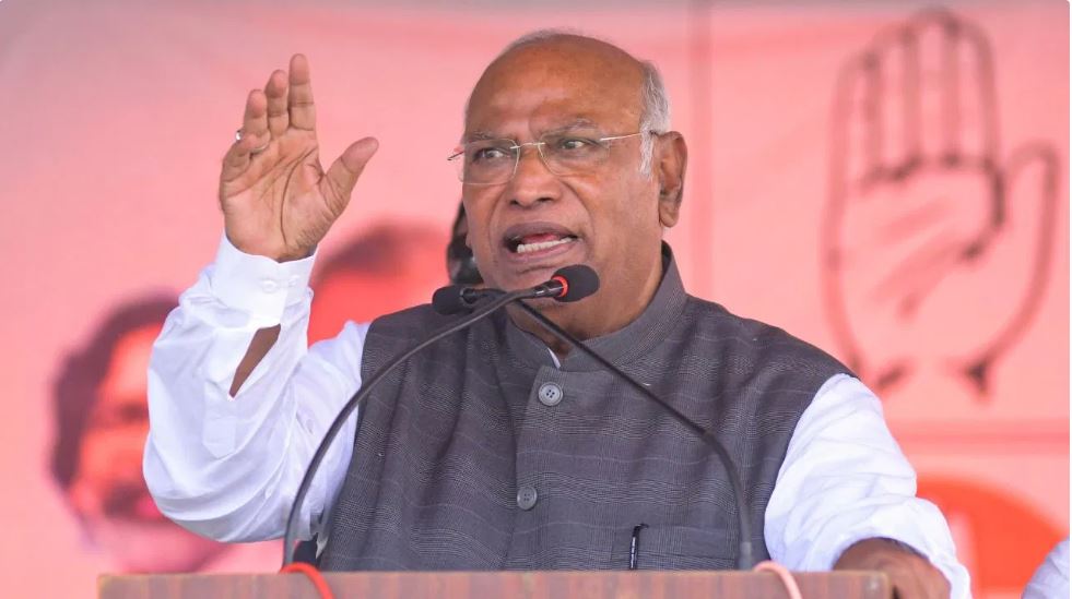 जब-तक हमें सम्मान नहीं मिल जाता लड़ाई जारी रहेगी…खरगे ने बोला हमला