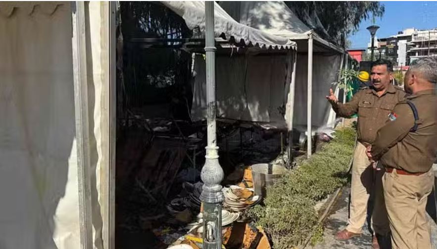 देहरादून: आयुर्वेद एक्सपो आयोजन स्थल के पास रसोई कॉर्नर में लगी आग