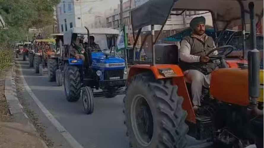 हाईवे पर धरना लगाएंगे किसान, पंजाब बंद के समर्थन निकाले गए ट्रैक्टर मार्च