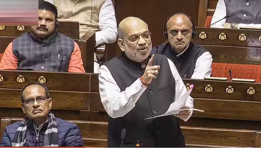 राज्यसभा: संविधान पर चर्चा में कांग्रेस पर जमकर बरसे अमित शाह