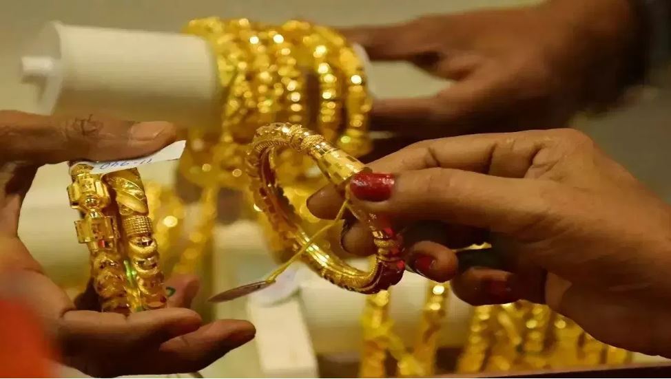 क्रिसमस से दो दिन पहले महंगा हुआ गोल्ड, दिल्ली में इतने हुए दाम