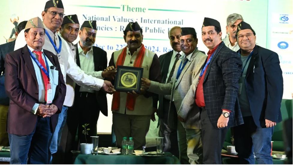 छत्तीसगढ़ के डिप्टी सीएम विजय शर्मा सम्मानित, चार धाम यात्रा में शामिल होने के लिए मिला आमंत्रण